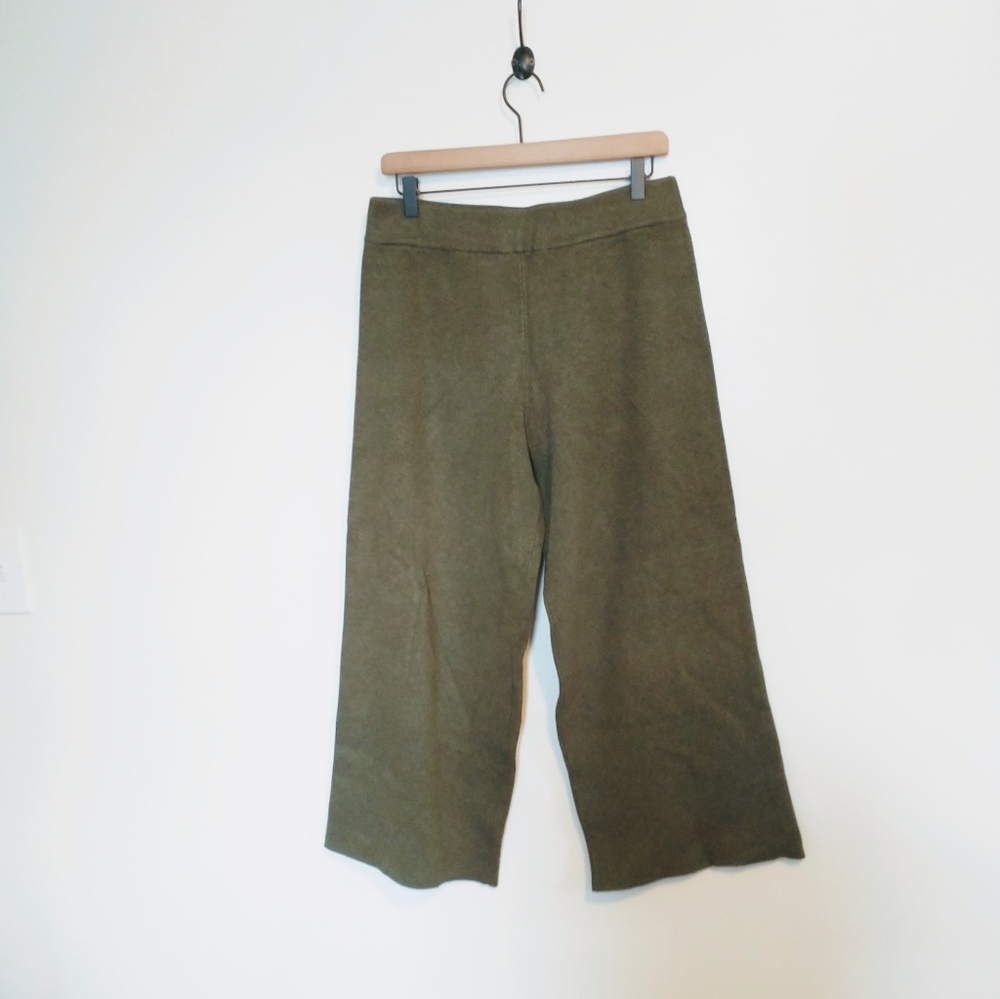 Loft dark green wide leg pull on stretchy pants, midi or Capri length size mediu